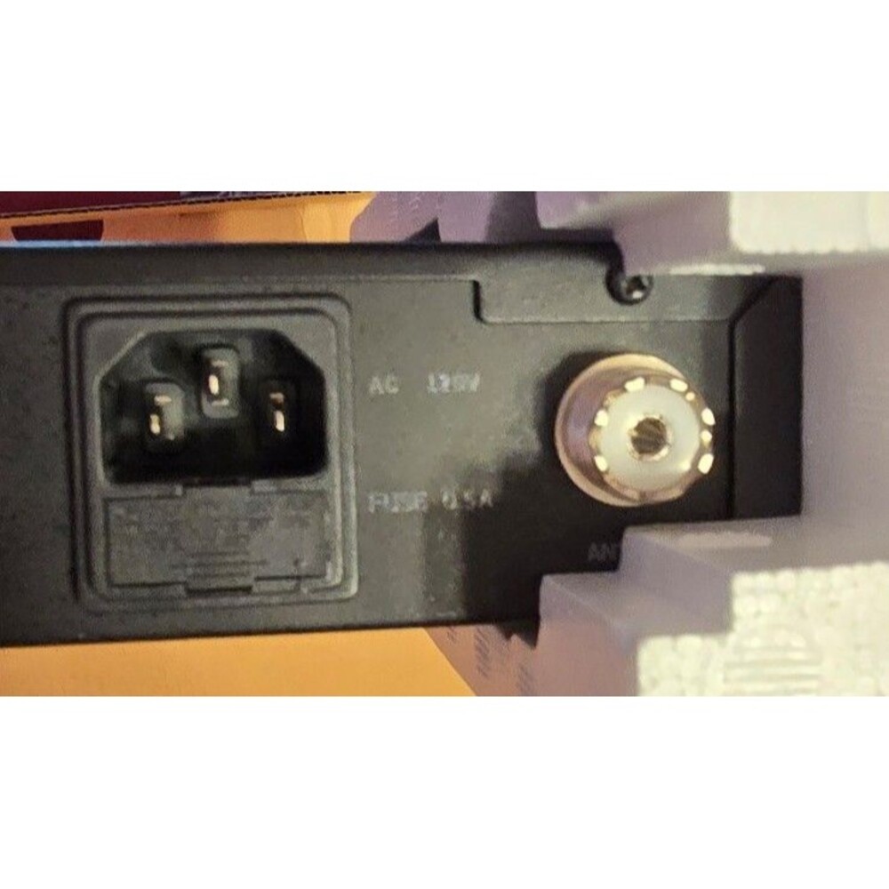 Audio Technica ATW-1127 Wireless Microphone System, with mic/power cord included - Picture 6 of 7